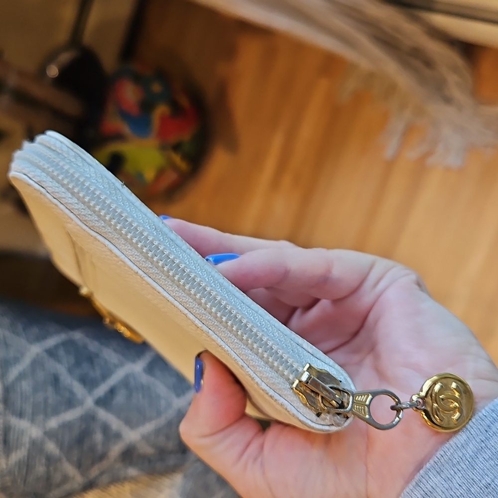 Chanel White Timeless/Classique Leather Wallet - Picture 5 of 13